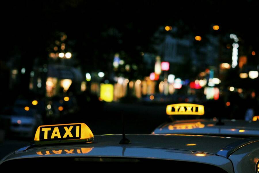 , Saisie d&#8217;une licence de taxi par Huissier à PARIS, SCPLD